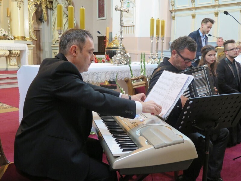 Zdjęcie 11: Wolbórz: Maciej Zakościelny w roli narratora 