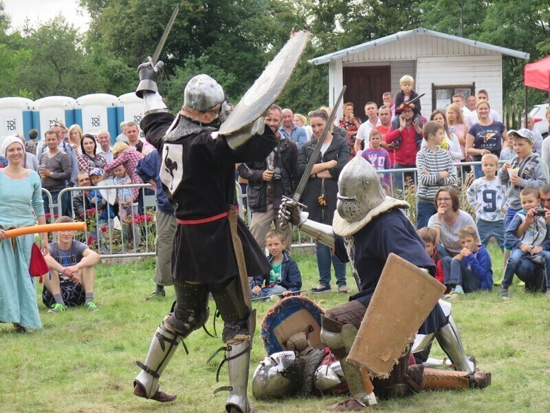 Zdjęcie 1: Średniowieczna biesiada w Sulejowie