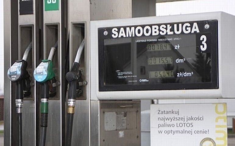 Kontrolowali stacje paliw