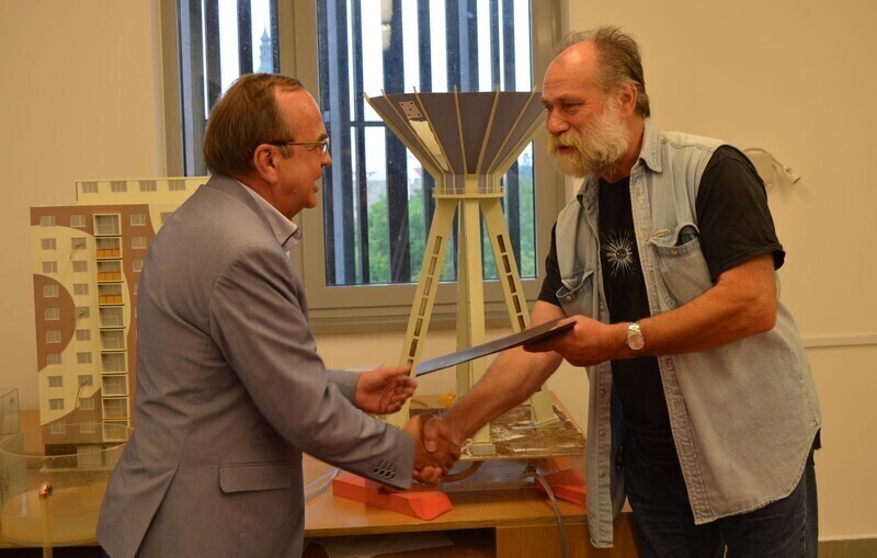 Zdjęcie 4: OMEGA zagra nam „Dziwny jest ten świat”