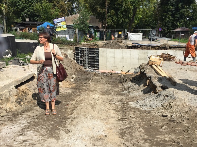 Zdjęcie 3: Na Cmentarnej praca wre