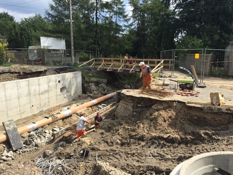 Zdjęcie 5: Na Cmentarnej praca wre