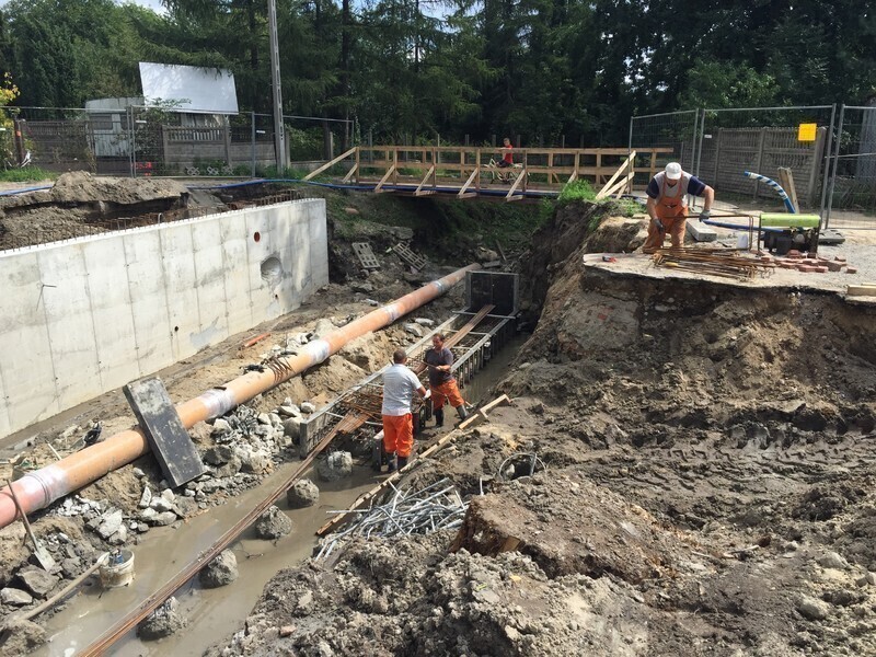 Zdjęcie 6: Na Cmentarnej praca wre