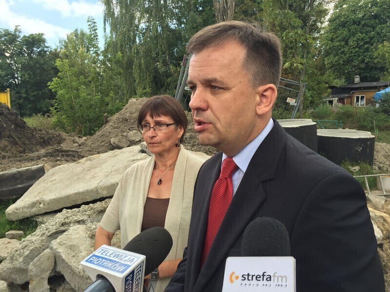 Zdjęcie 7: Na Cmentarnej praca wre