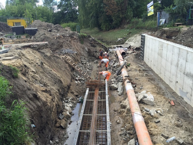 Zdjęcie 9: Na Cmentarnej praca wre