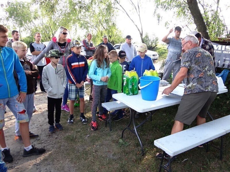 Zdjęcie 11: Najpierw wędkowali, potem grillowali 