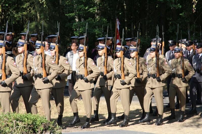 Zdjęcie 7: Minister Macierewicz na Górach Borowskich w gm. Wola Krzysztoporska 