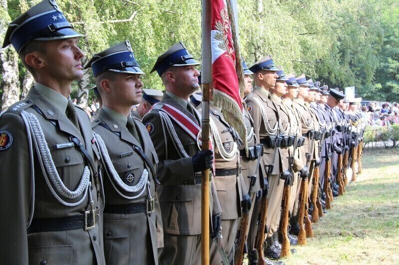 Zdjęcie 10: Minister Macierewicz na Górach Borowskich w gm. Wola Krzysztoporska 