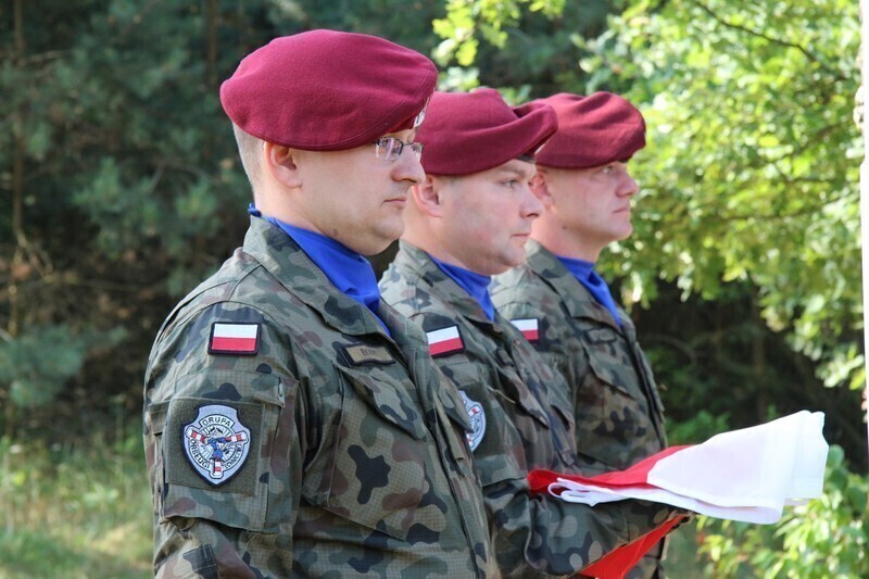 Zdjęcie 12: Minister Macierewicz na Górach Borowskich w gm. Wola Krzysztoporska 