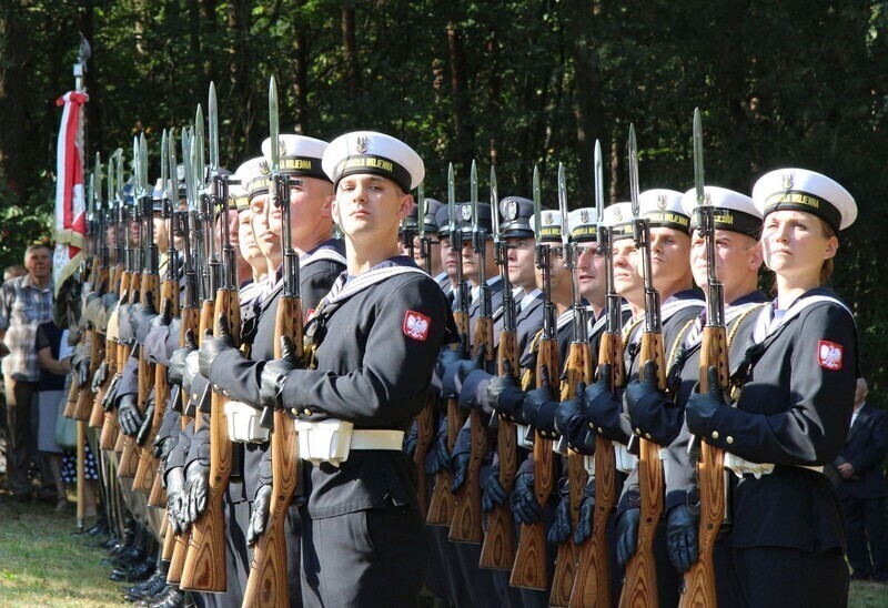 Zdjęcie 14: Minister Macierewicz na Górach Borowskich w gm. Wola Krzysztoporska 