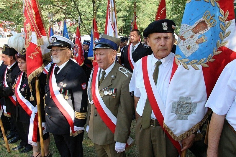 Zdjęcie 19: Minister Macierewicz na Górach Borowskich w gm. Wola Krzysztoporska 