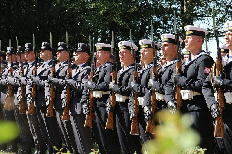 Zdjęcie 25: Minister Macierewicz na Górach Borowskich w gm. Wola Krzysztoporska 