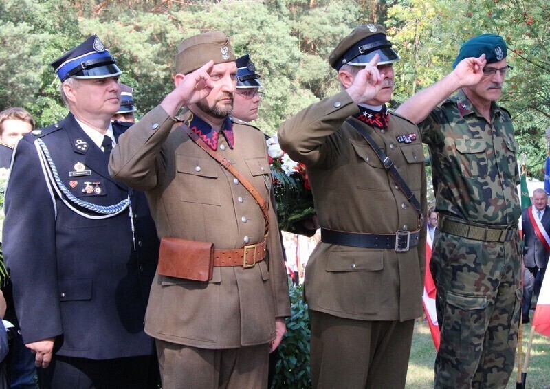 Zdjęcie 40: Minister Macierewicz na Górach Borowskich w gm. Wola Krzysztoporska 