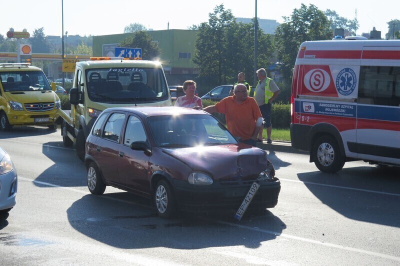 Zdjęcie 2: Wypadek w al. Piłsudskiego w Piotrkowie
