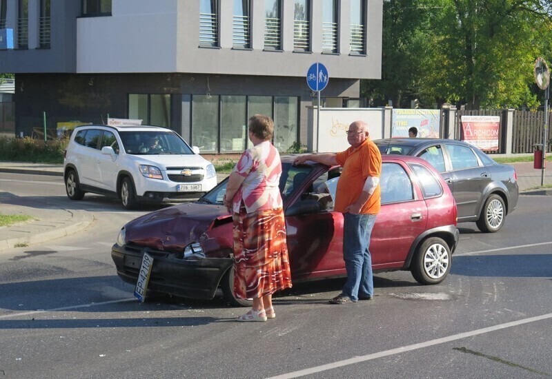 Zdjęcie 3: Wypadek w al. Piłsudskiego w Piotrkowie
