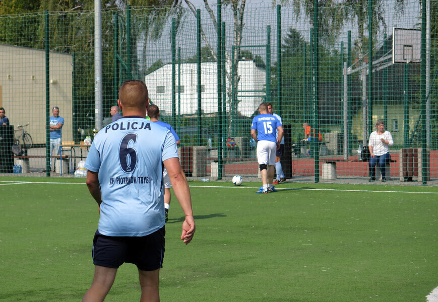 Mundurowi grali w piłkę