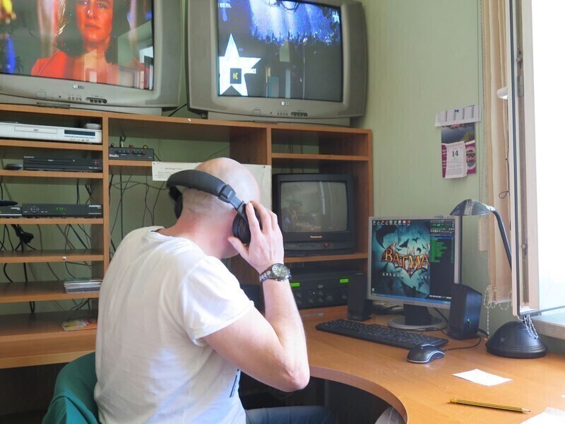 Zdjęcie 1: Więźniowie słuchają Magla i disco polo