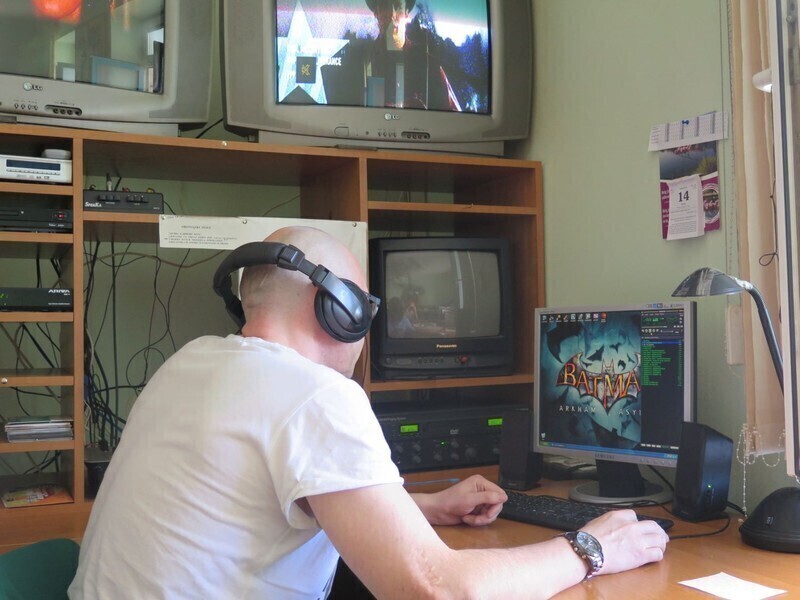 Zdjęcie 3: Więźniowie słuchają Magla i disco polo