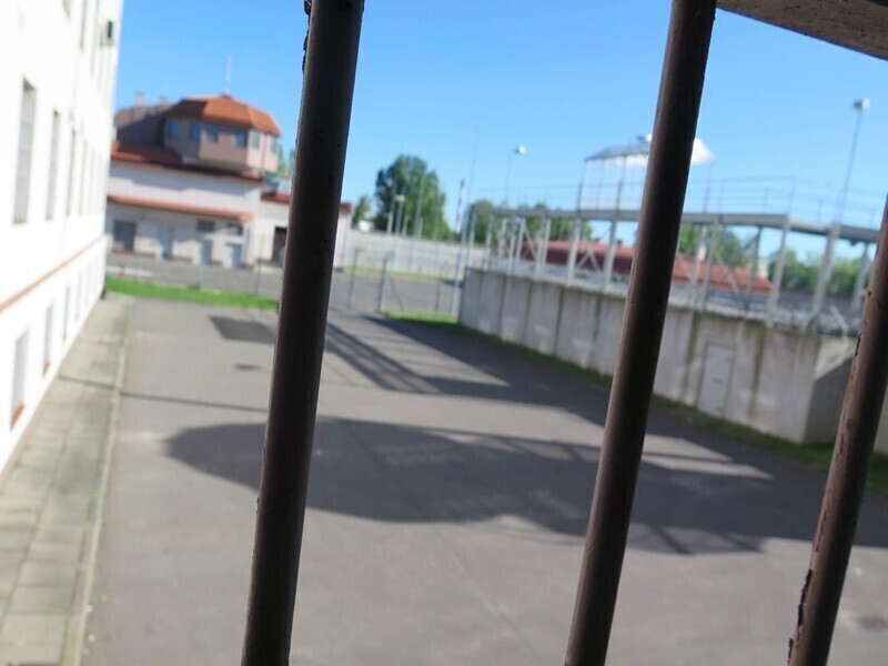 Zdjęcie 5: Więźniowie słuchają Magla i disco polo