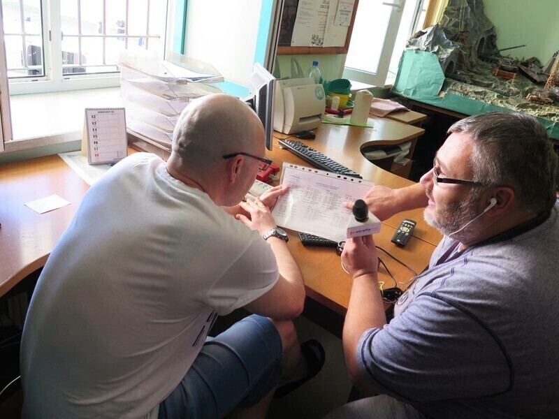 Zdjęcie 6: Więźniowie słuchają Magla i disco polo