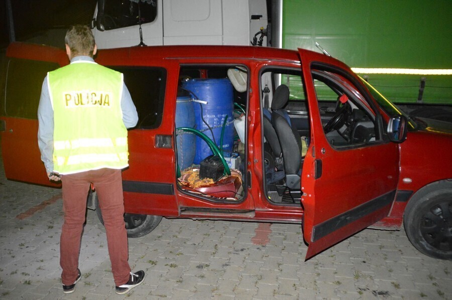 Kradli paliwo z tirów