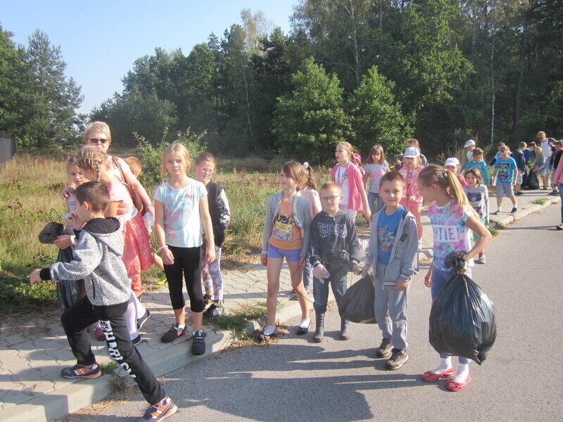 Zdjęcie 4: Sprzątanie  świata w Jarostach