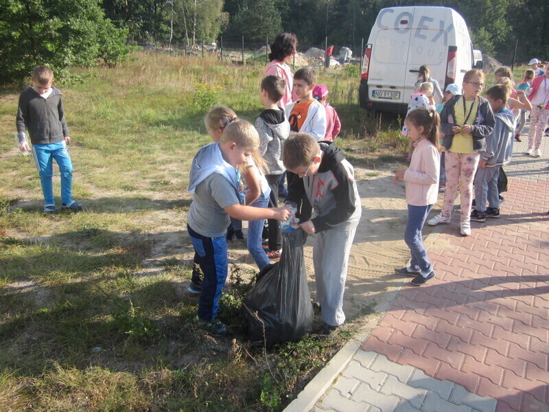 Zdjęcie 5: Sprzątanie  świata w Jarostach
