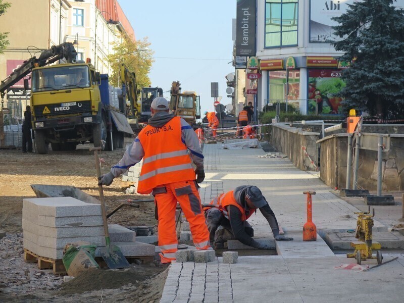 Zdjęcie 4: Sienkiewicza w granicie. Będzie opóźnienie?