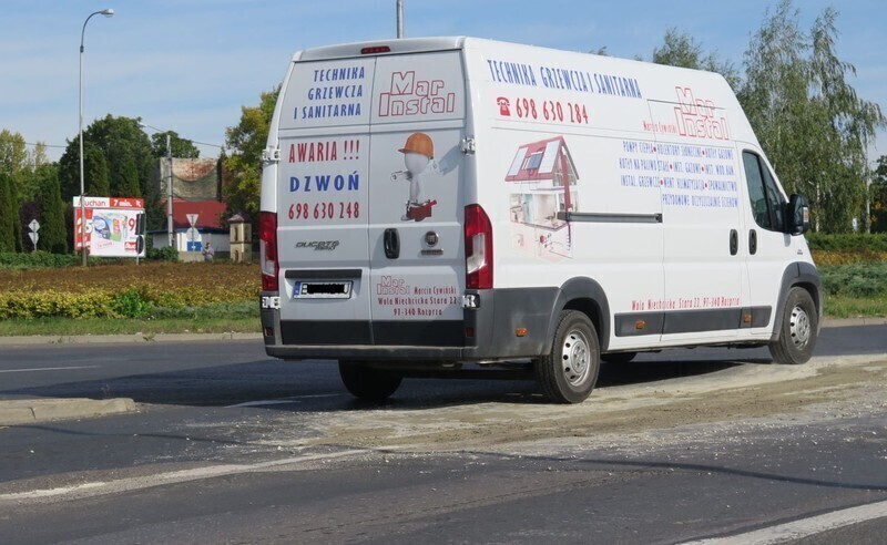 Zdjęcie 5: Rondo Sulejowskie: Zawartość betoniarki wylądowała na jezdni 