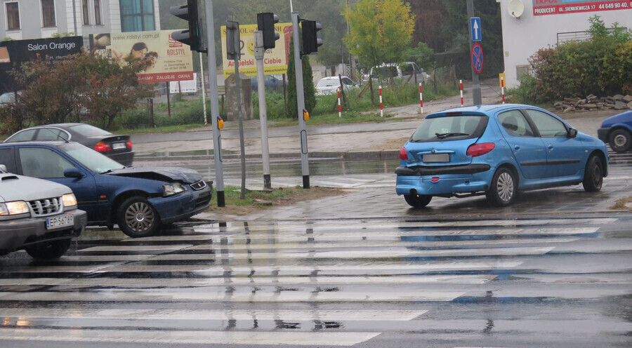 Potrącenie pieszego i kolizja