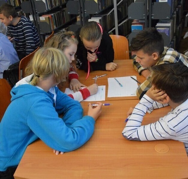 Zdjęcie 6: Ekokonkurs w bibliotece. Wygrała SP 12