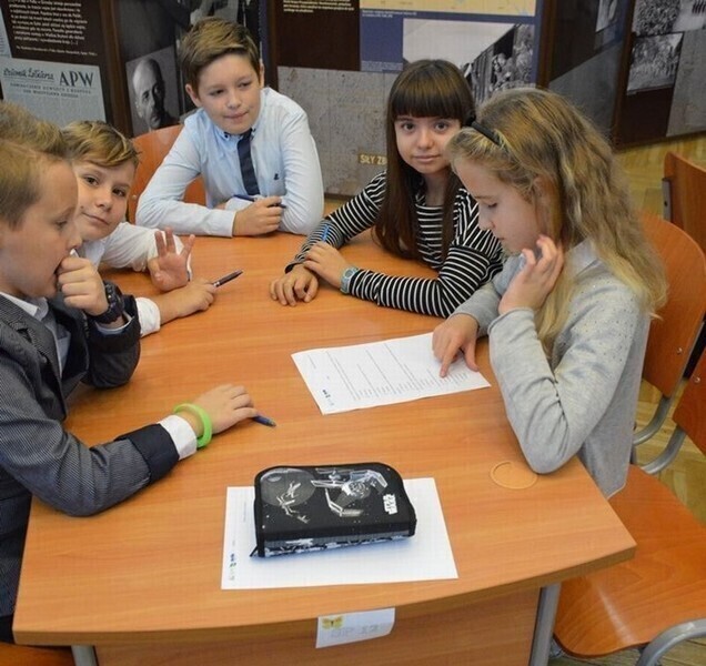 Zdjęcie 8: Ekokonkurs w bibliotece. Wygrała SP 12