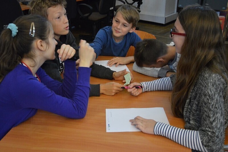 Zdjęcie 9: Ekokonkurs w bibliotece. Wygrała SP 12