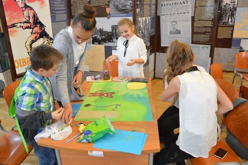 Zdjęcie 12: Ekokonkurs w bibliotece. Wygrała SP 12