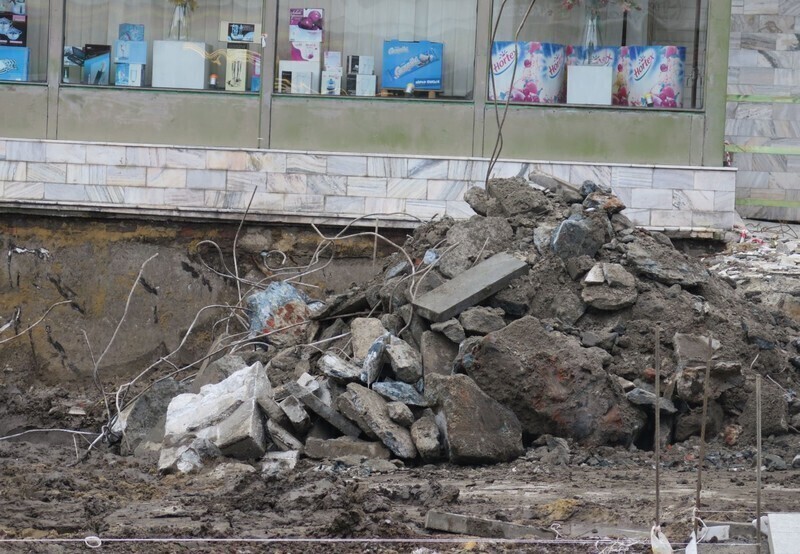 Zdjęcie 11: Zburzyli schody przy Sezamie