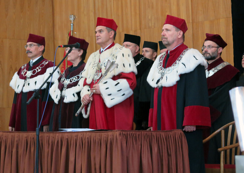 Vivat academia vivant professores...