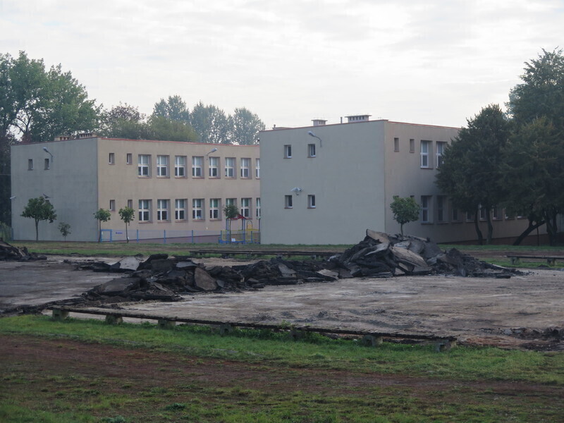 Modernizują boisko przy szesnastce