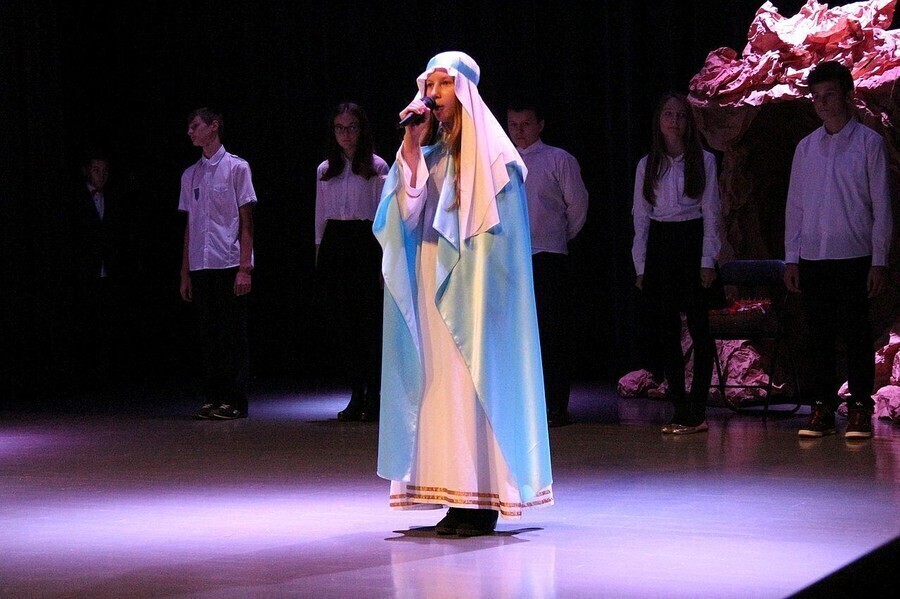 Zdjęcie 1: Młodzież z Gomulina uczciła Dzień Papieski