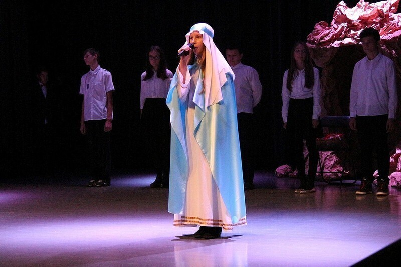 Zdjęcie 2: Młodzież z Gomulina uczciła Dzień Papieski