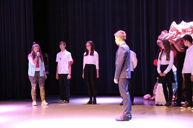 Zdjęcie 3: Młodzież z Gomulina uczciła Dzień Papieski