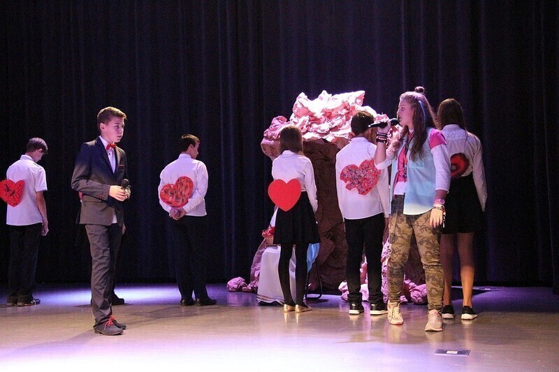 Zdjęcie 4: Młodzież z Gomulina uczciła Dzień Papieski