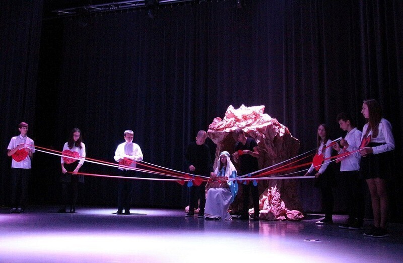 Zdjęcie 8: Młodzież z Gomulina uczciła Dzień Papieski