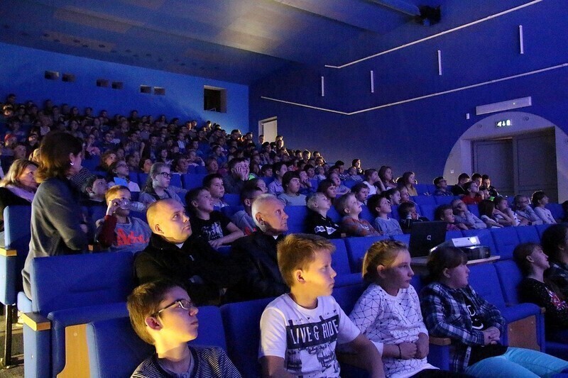 Zdjęcie 9: Młodzież z Gomulina uczciła Dzień Papieski