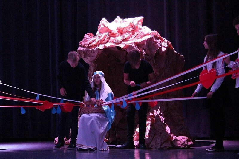 Zdjęcie 10: Młodzież z Gomulina uczciła Dzień Papieski