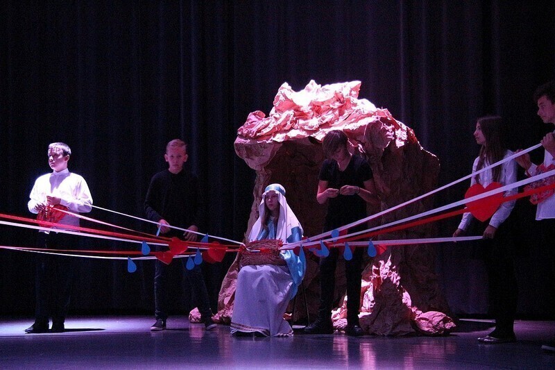 Zdjęcie 11: Młodzież z Gomulina uczciła Dzień Papieski