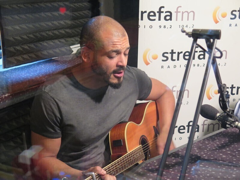 Zdjęcie 2: Damian Ukeje w Strefie FM 