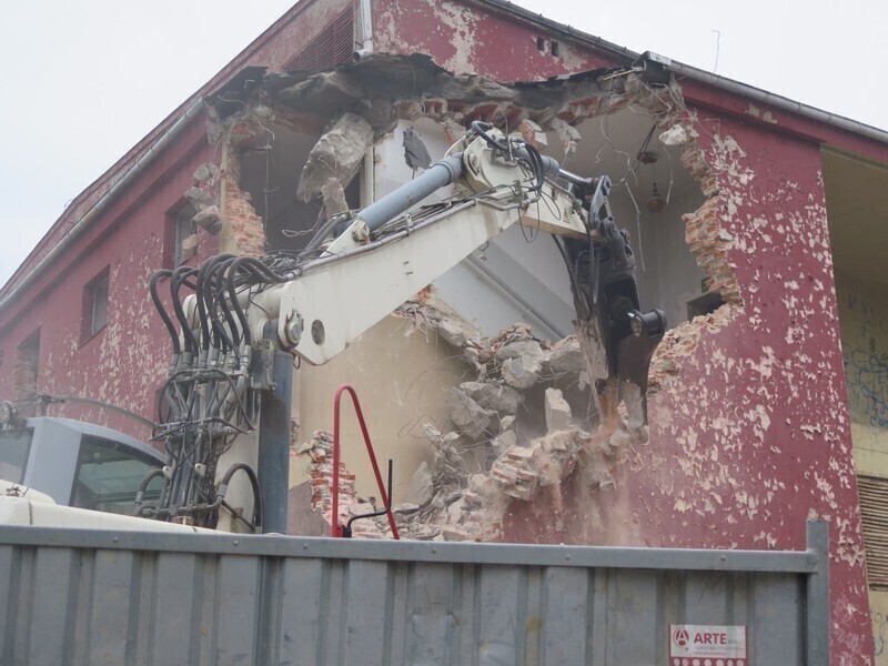 Zdjęcie 9: Rozbiórka Hawany rozpoczęta 