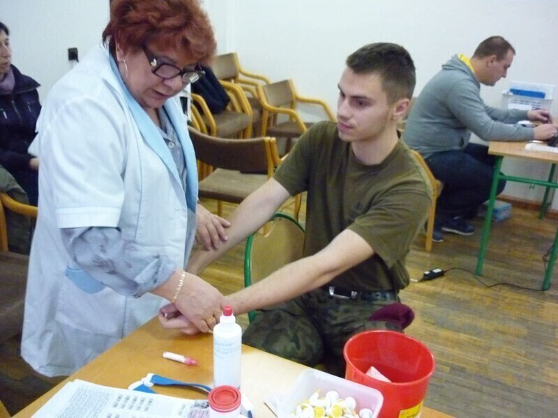 Zdjęcie 2: W szkole w Bujnach uczniowie oddawali krew