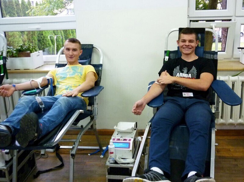 Zdjęcie 8: W szkole w Bujnach uczniowie oddawali krew