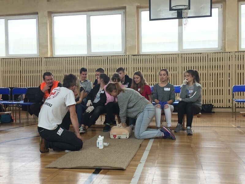 Zdjęcie 3: Uczyli się jak prawidłowo wykonać masaż serca